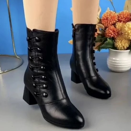 Bota Feminina Italiana Cano Curto de Couro BTF11 - Bota Feminina Italiana Cano Curto de Couro Casa Tech 